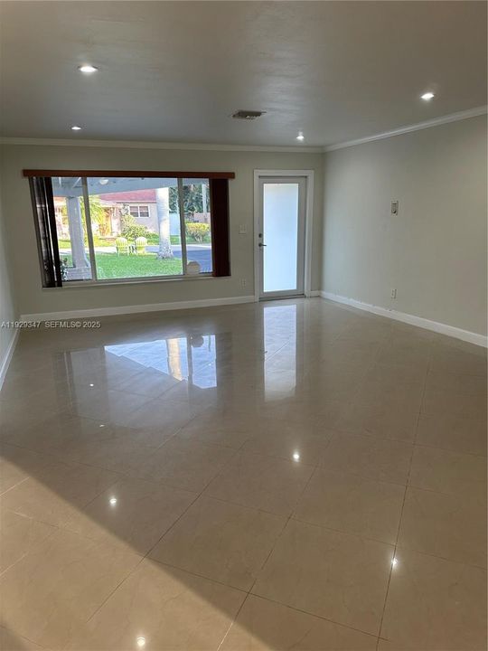 For Rent: $3,200 (3 beds, 2 baths, 1282 Square Feet)