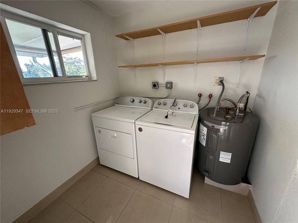 For Rent: $3,200 (3 beds, 2 baths, 1282 Square Feet)