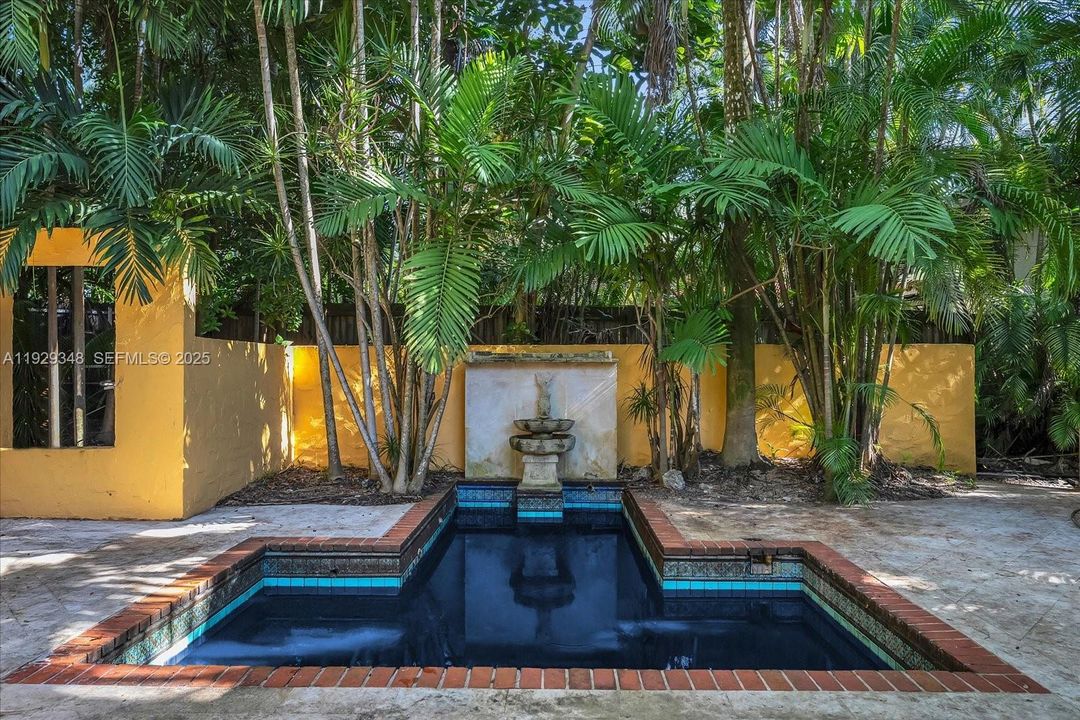 For Sale: $7,500,000 (0.84 acres)