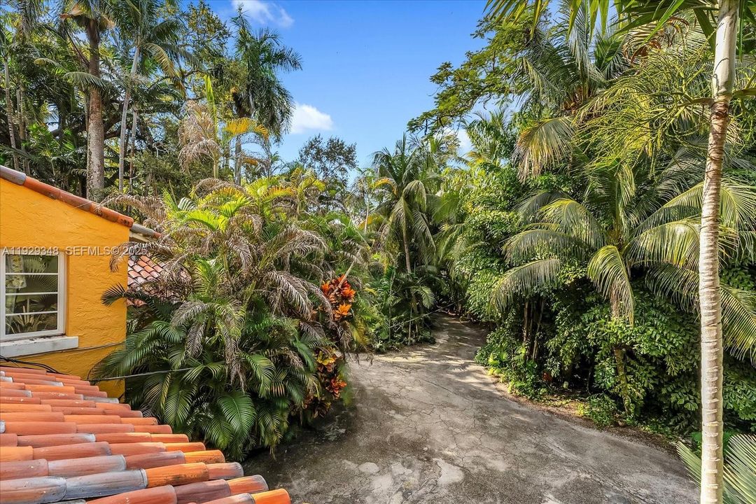 For Sale: $7,500,000 (0.84 acres)