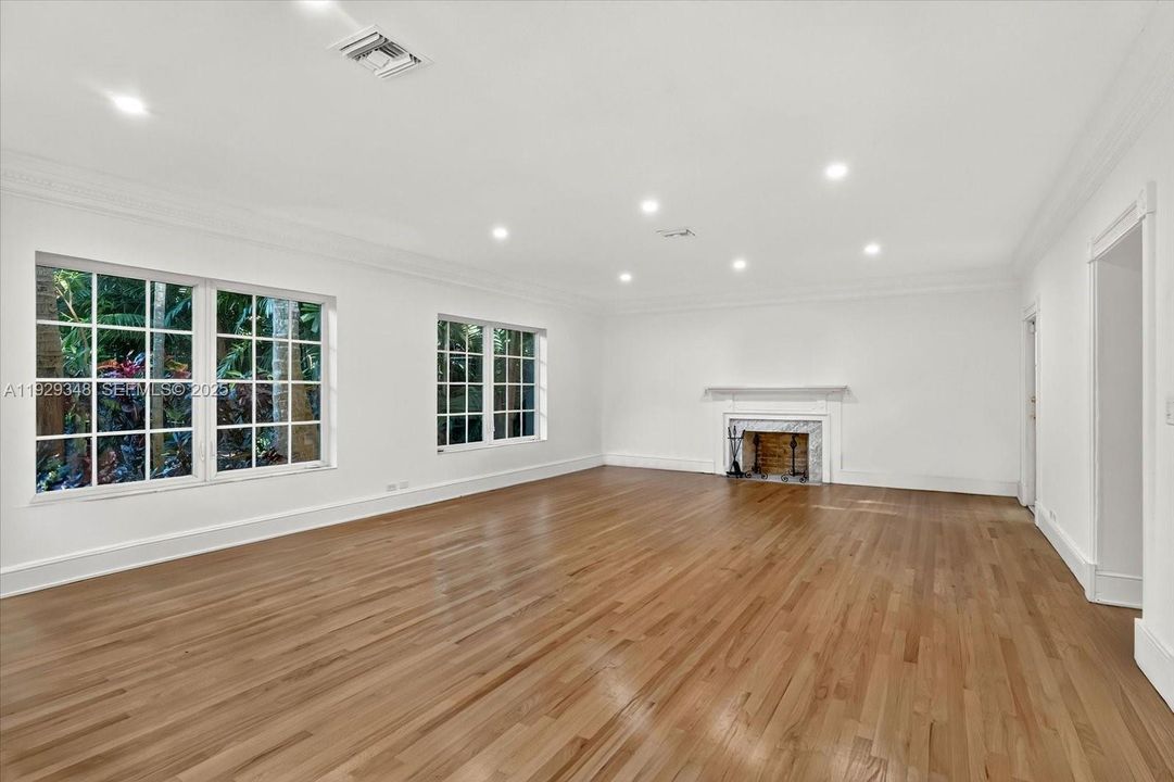 For Sale: $7,500,000 (0.84 acres)