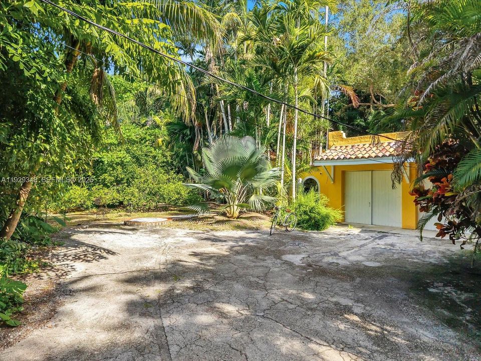 For Sale: $7,500,000 (0.84 acres)