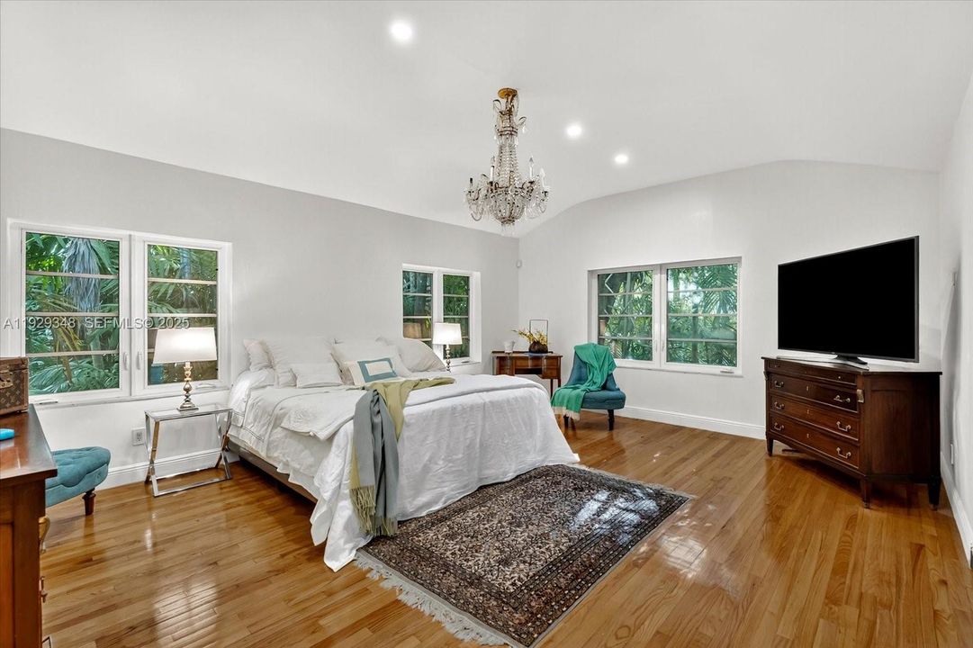 For Sale: $7,500,000 (0.84 acres)