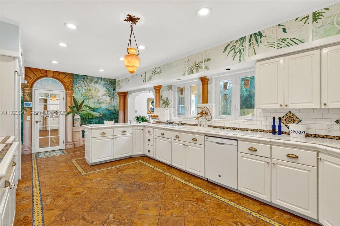 For Sale: $7,500,000 (0.84 acres)