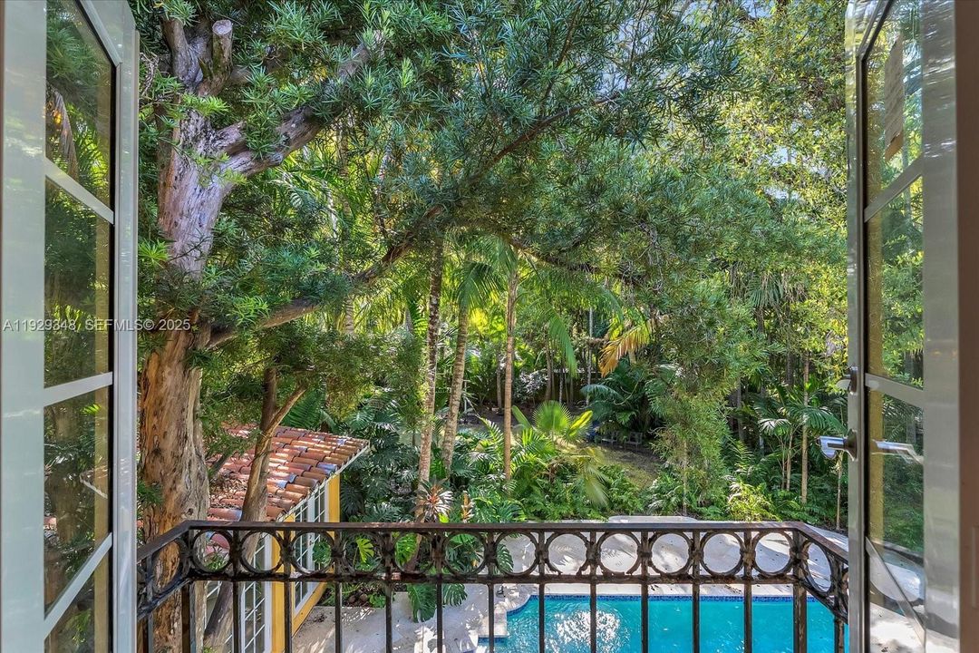 For Sale: $7,500,000 (0.84 acres)