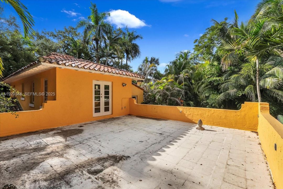 For Sale: $7,500,000 (0.84 acres)