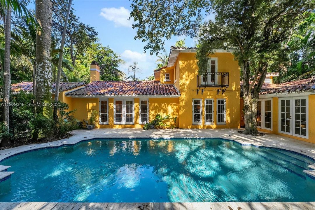 For Sale: $7,500,000 (0.84 acres)