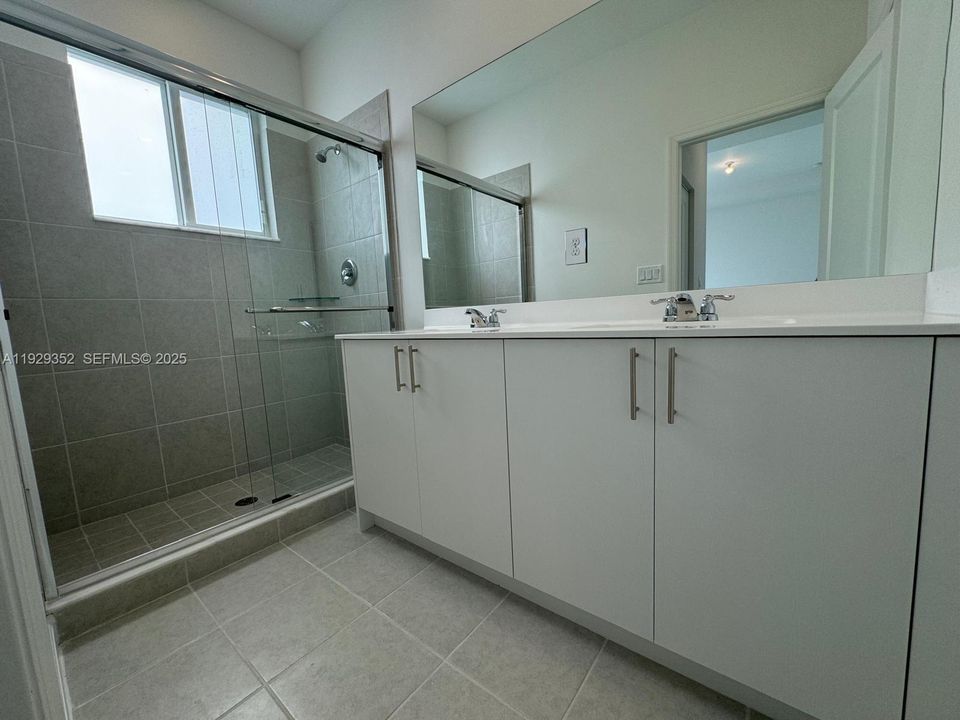 For Rent: $2,500 (3 beds, 2 baths, 0 Square Feet)