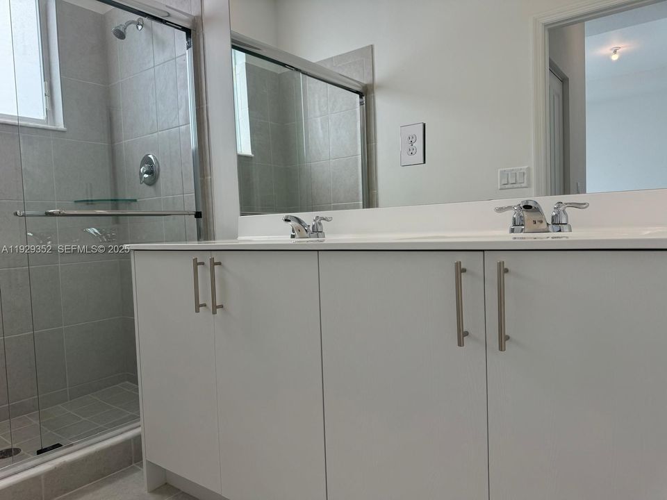 For Rent: $2,500 (3 beds, 2 baths, 0 Square Feet)