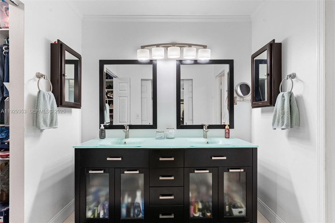 For Sale: $749,900 (3 beds, 2 baths, 1771 Square Feet)