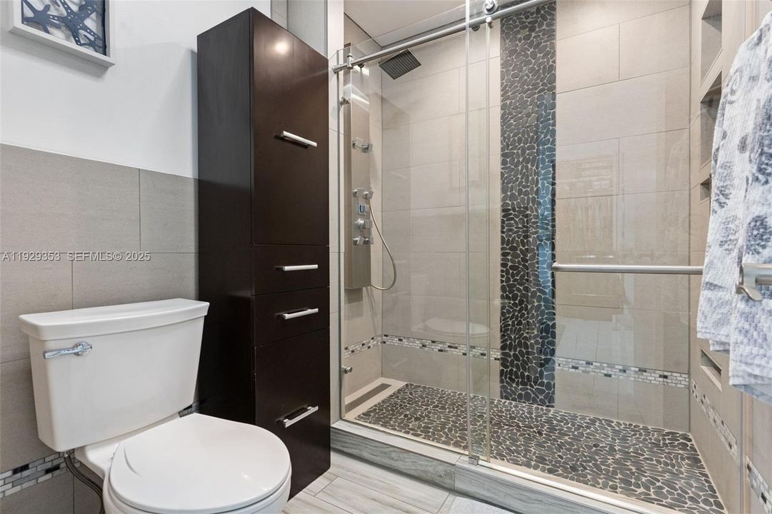 For Sale: $749,900 (3 beds, 2 baths, 1771 Square Feet)