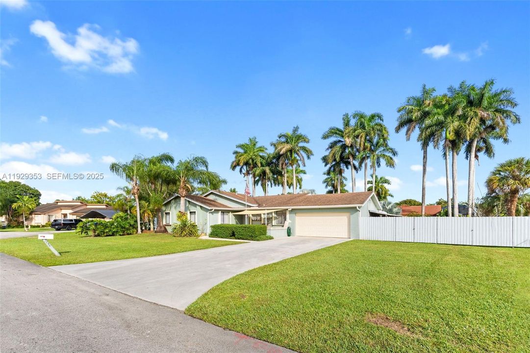 For Sale: $749,900 (3 beds, 2 baths, 1771 Square Feet)