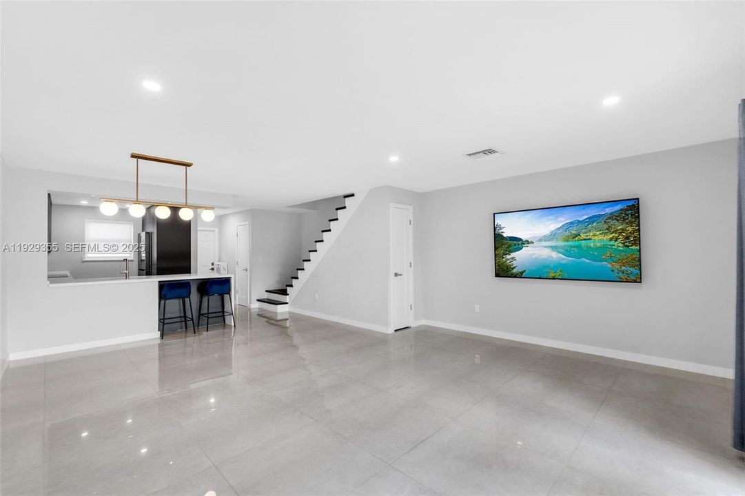 For Sale: $429,999 (2 beds, 2 baths, 1266 Square Feet)