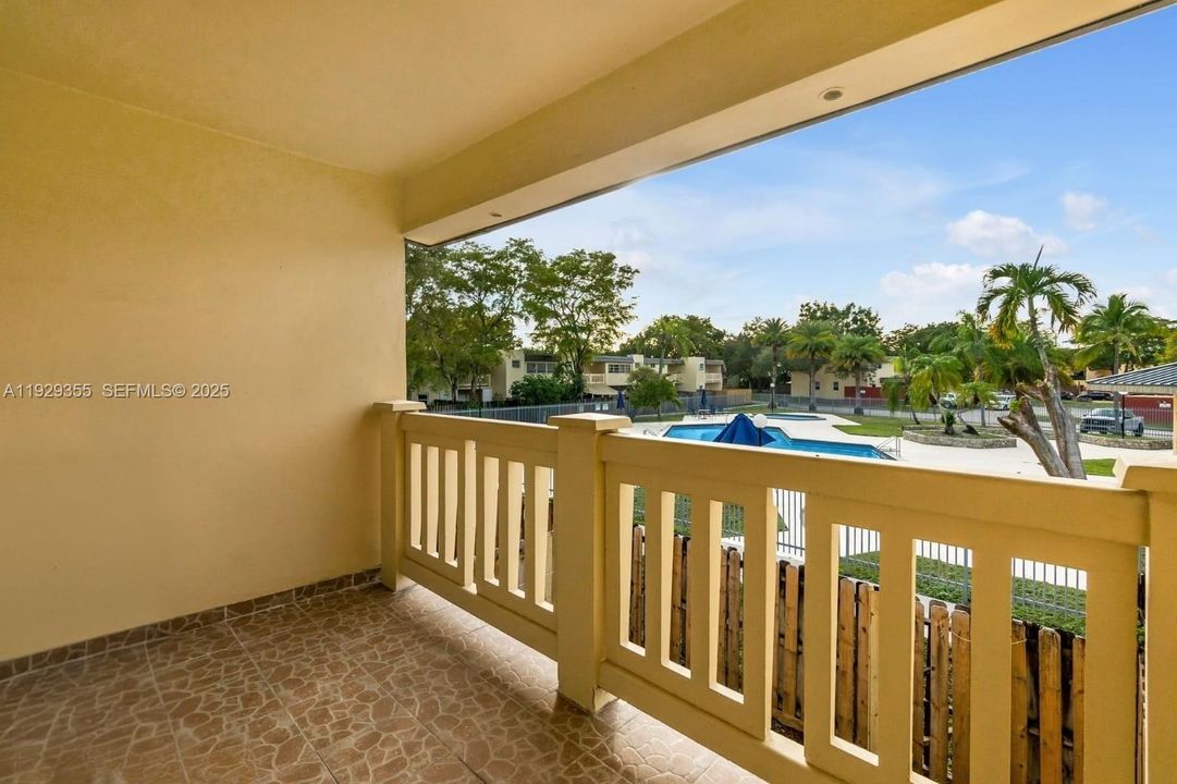 For Sale: $429,999 (2 beds, 2 baths, 1266 Square Feet)