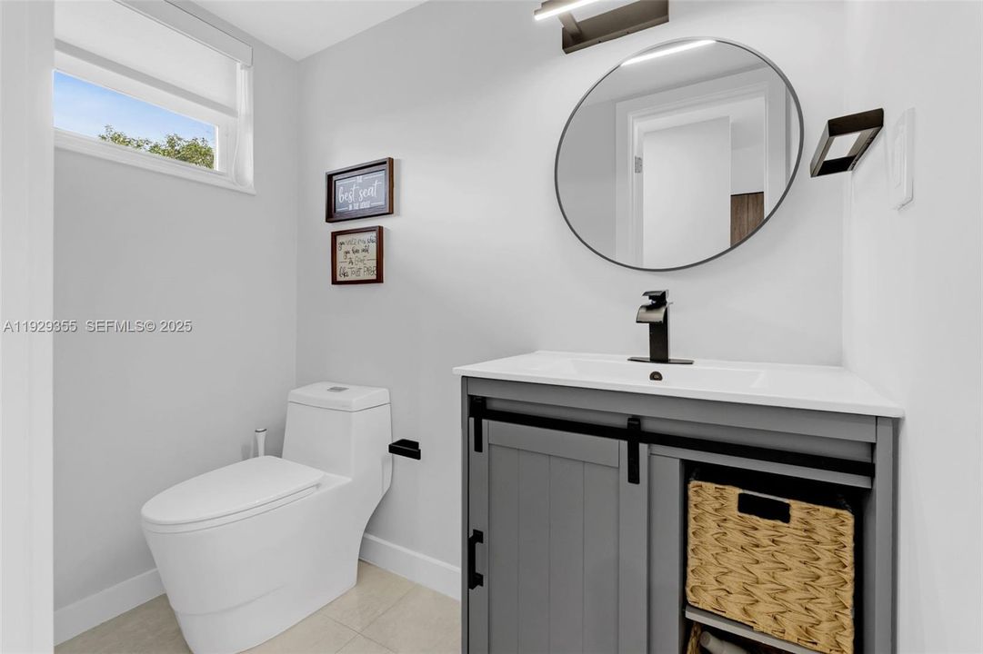 For Sale: $429,999 (2 beds, 2 baths, 1266 Square Feet)