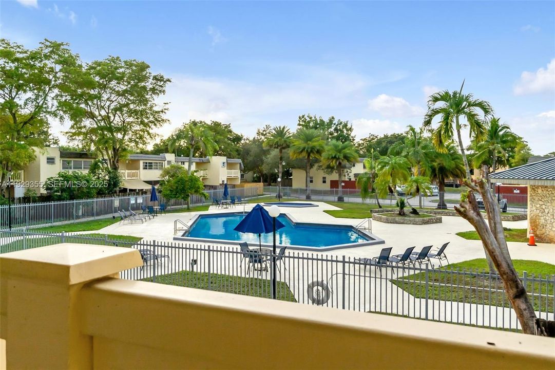 For Sale: $429,999 (2 beds, 2 baths, 1266 Square Feet)