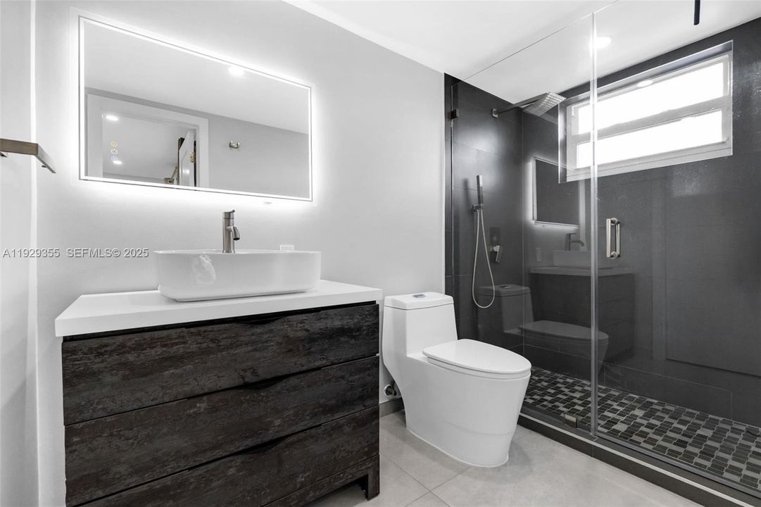 For Sale: $429,999 (2 beds, 2 baths, 1266 Square Feet)