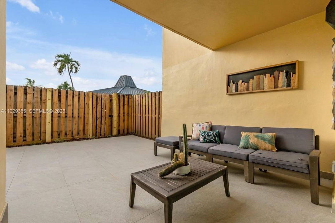 For Sale: $429,999 (2 beds, 2 baths, 1266 Square Feet)