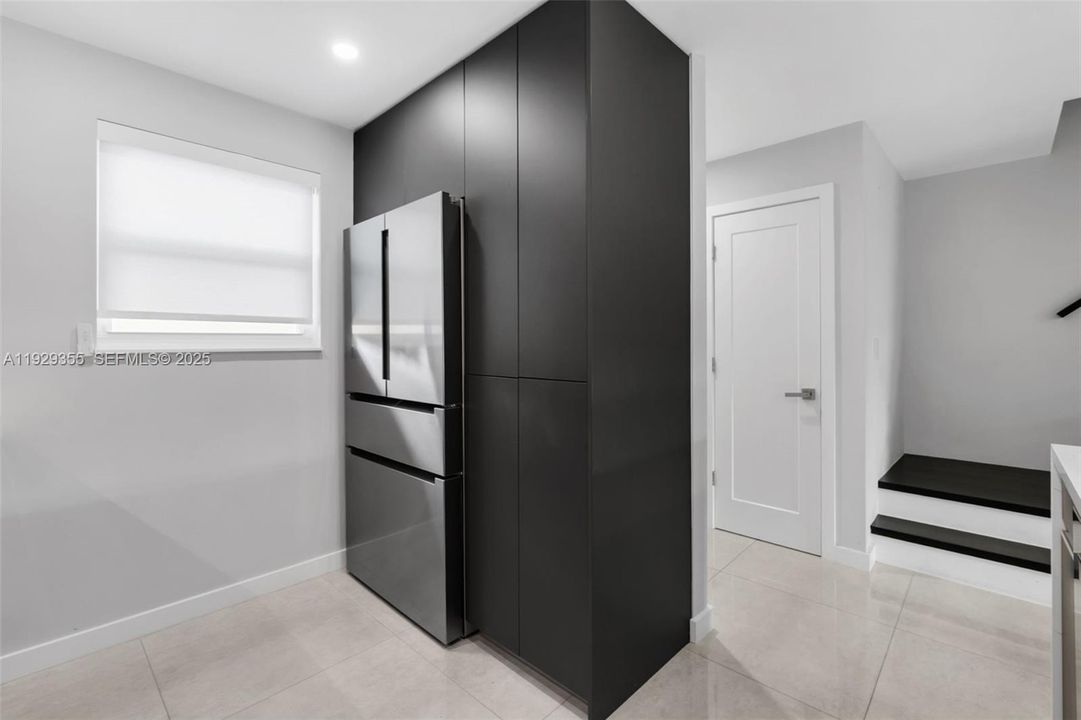 For Sale: $429,999 (2 beds, 2 baths, 1266 Square Feet)