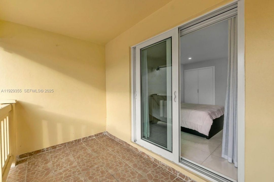 For Sale: $429,999 (2 beds, 2 baths, 1266 Square Feet)