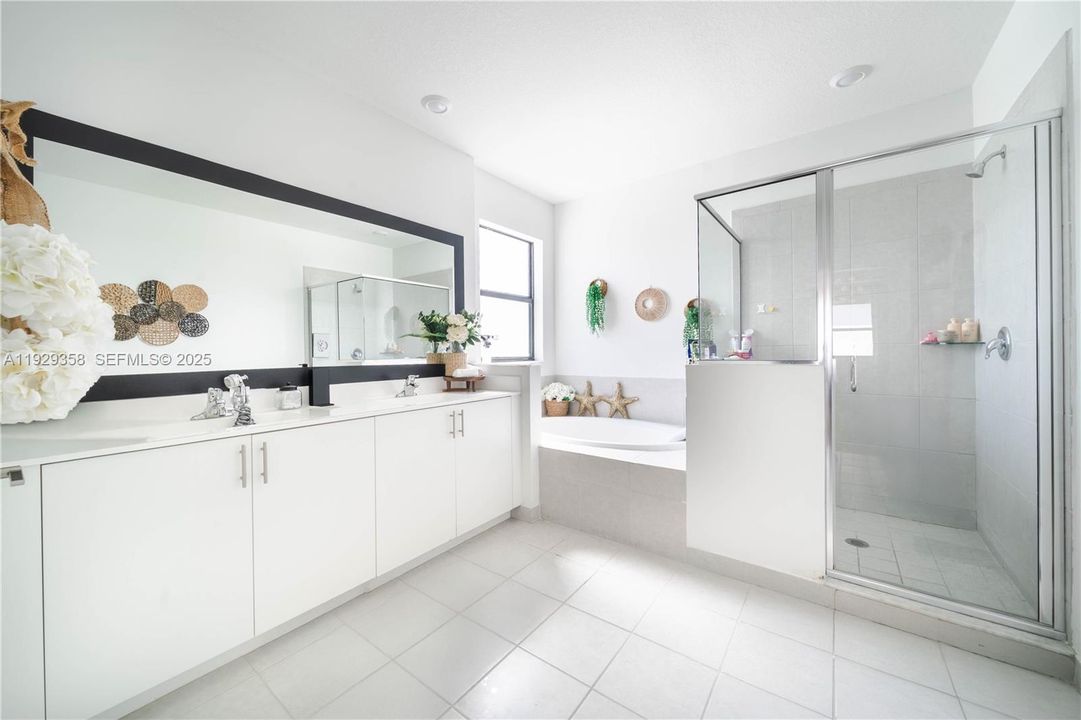 На продажу: $815,000 (4 спален, 2 ванн, 2560 Квадратных фут)