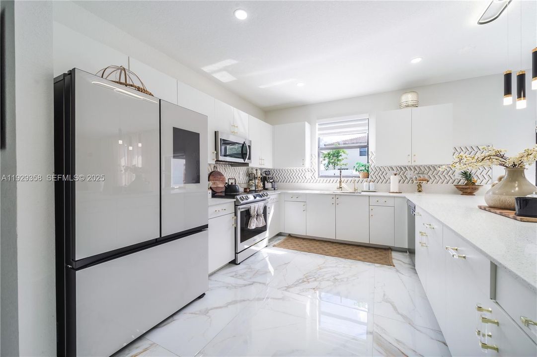 На продажу: $815,000 (4 спален, 2 ванн, 2560 Квадратных фут)