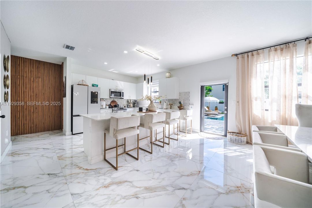 На продажу: $815,000 (4 спален, 2 ванн, 2560 Квадратных фут)