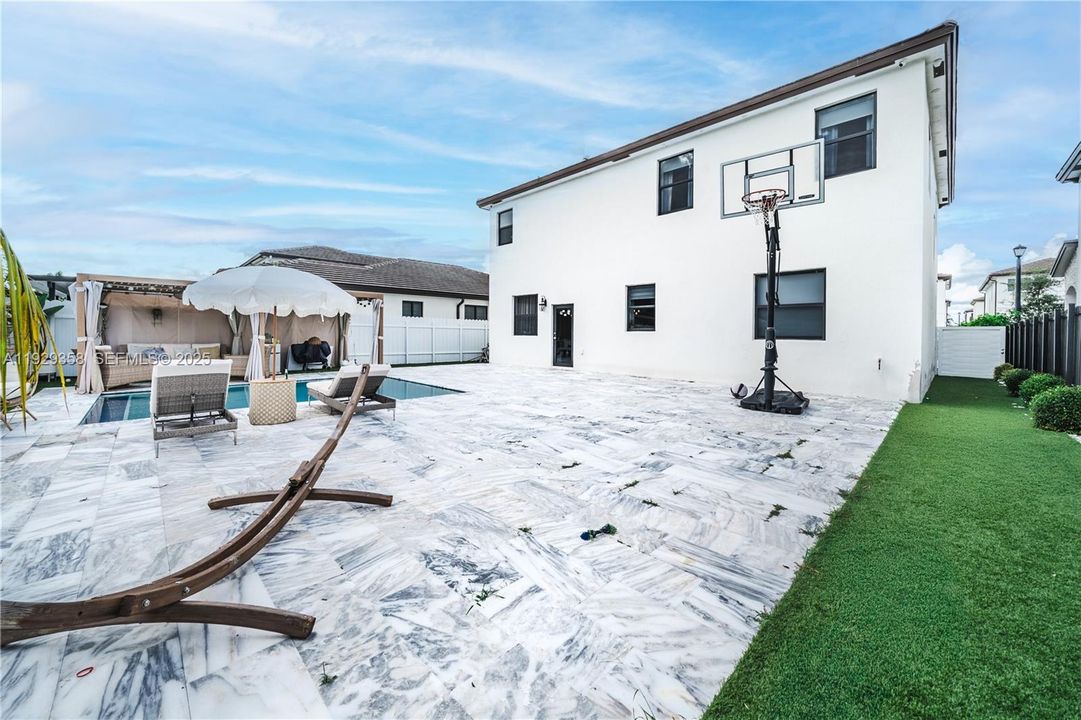 На продажу: $815,000 (4 спален, 2 ванн, 2560 Квадратных фут)