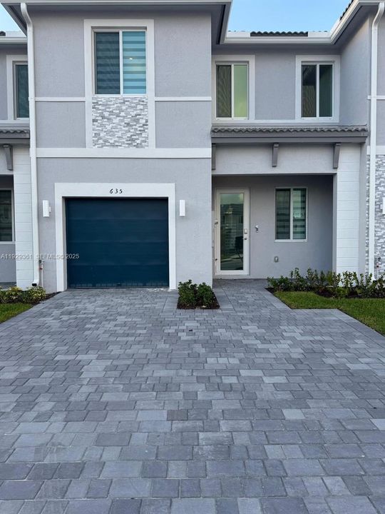 For Rent: $2,500 (3 beds, 3 baths, 0 Square Feet)