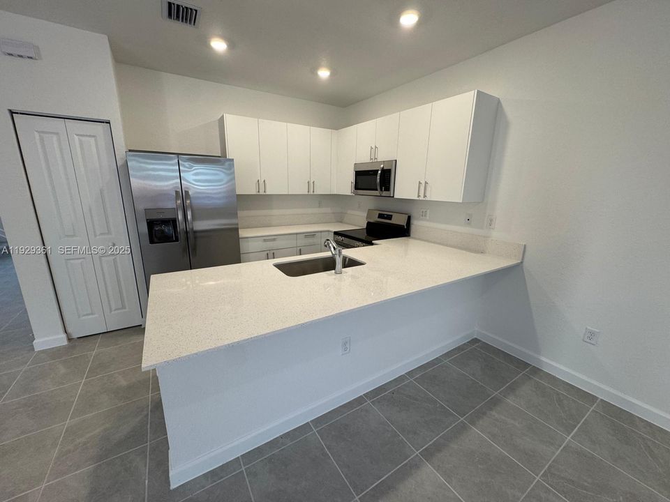 For Rent: $2,500 (3 beds, 3 baths, 0 Square Feet)