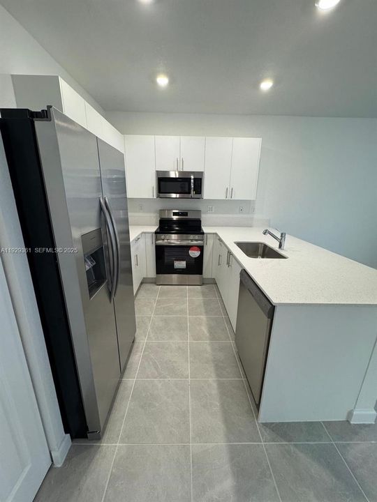 For Rent: $2,500 (3 beds, 3 baths, 0 Square Feet)