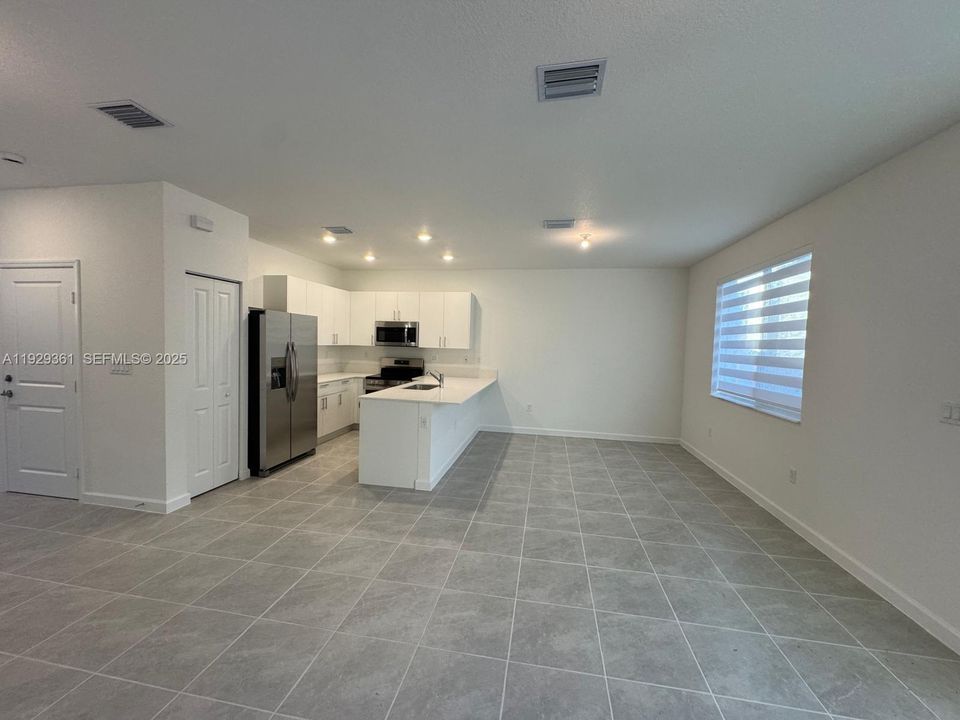 For Rent: $2,500 (3 beds, 3 baths, 0 Square Feet)