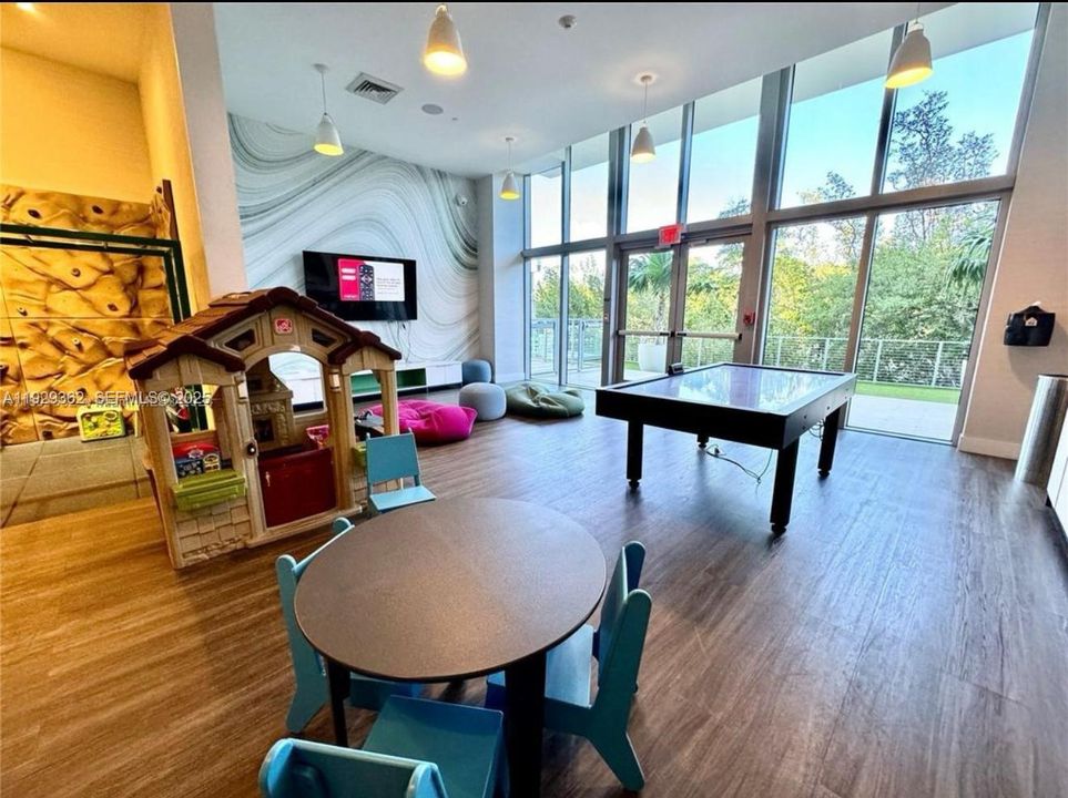 待售: $830,000 (3 贝兹, 3 浴室, 1556 平方英尺)