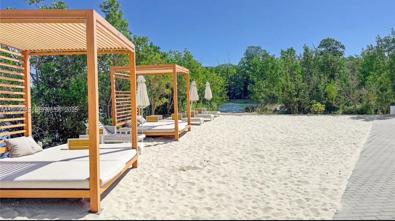 待售: $830,000 (3 贝兹, 3 浴室, 1556 平方英尺)