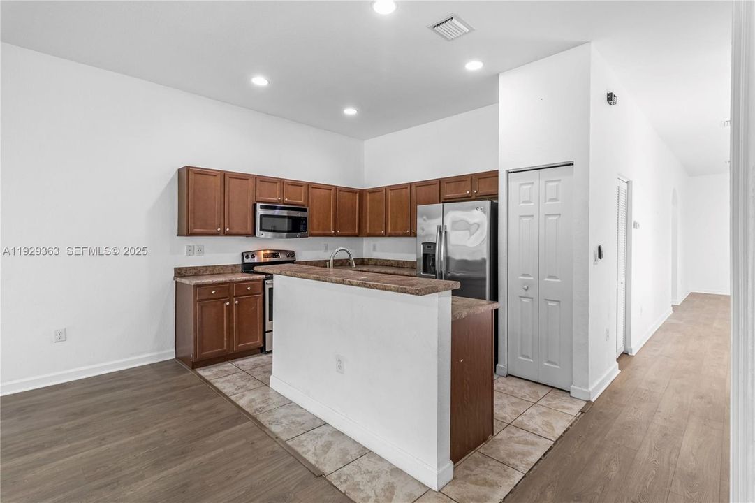 В аренду: $3,600 (3 спален, 2 ванн, 0 Квадратных фут)