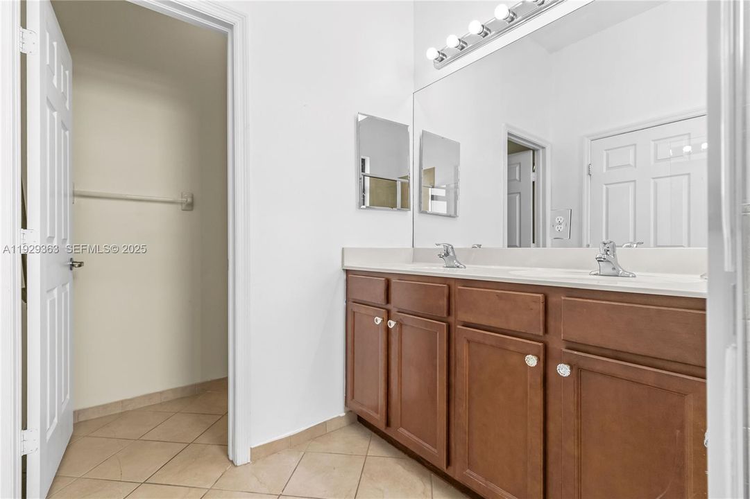 В аренду: $3,600 (3 спален, 2 ванн, 0 Квадратных фут)