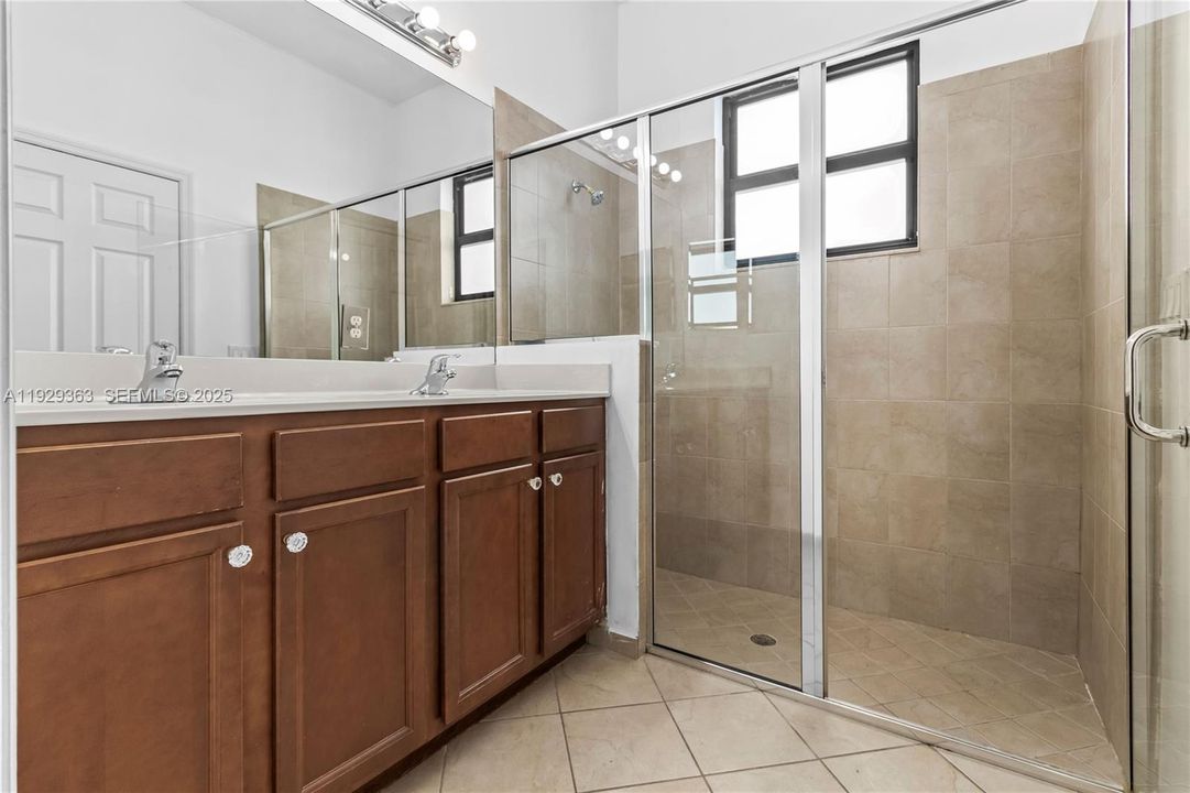 В аренду: $3,600 (3 спален, 2 ванн, 0 Квадратных фут)