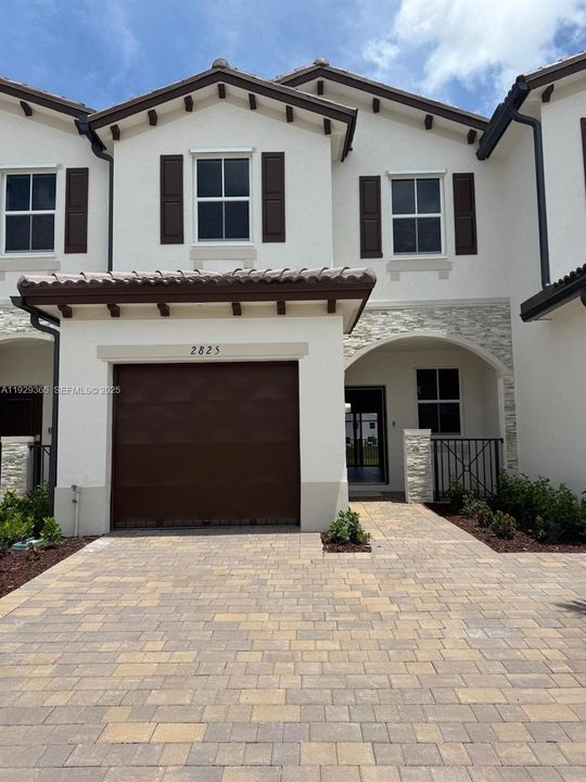 For Rent: $2,500 (3 beds, 3 baths, 0 Square Feet)