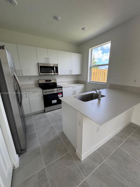 For Rent: $2,500 (3 beds, 3 baths, 0 Square Feet)