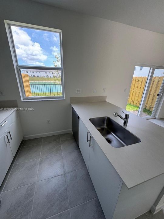 For Rent: $2,500 (3 beds, 3 baths, 0 Square Feet)