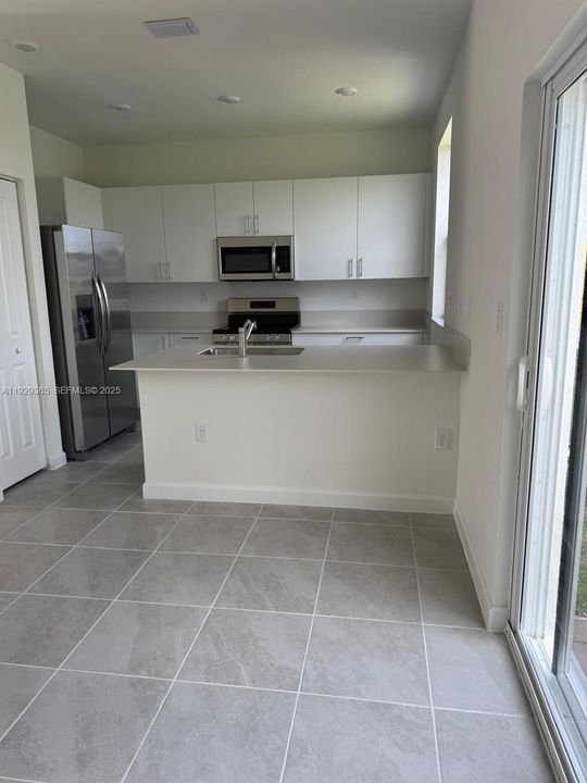 For Rent: $2,500 (3 beds, 3 baths, 0 Square Feet)