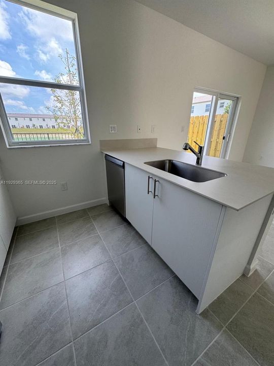 For Rent: $2,500 (3 beds, 3 baths, 0 Square Feet)