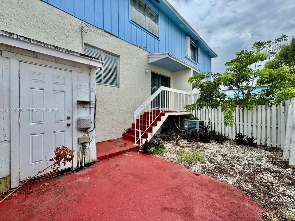 For Rent: $2,200 (3 beds, 2 baths, 1518 Square Feet)