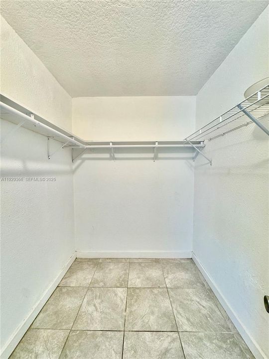 For Rent: $2,200 (3 beds, 2 baths, 1518 Square Feet)