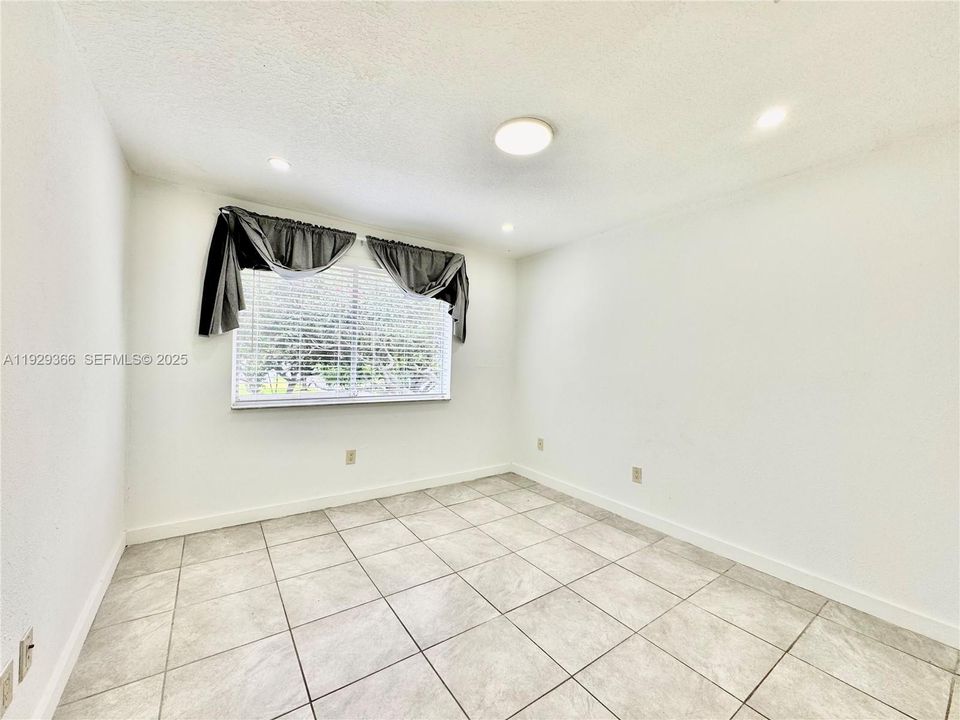 For Rent: $2,200 (3 beds, 2 baths, 1518 Square Feet)