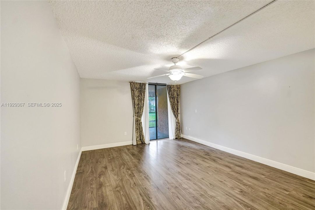 For Sale: $339,900 (2 beds, 2 baths, 1383 Square Feet)