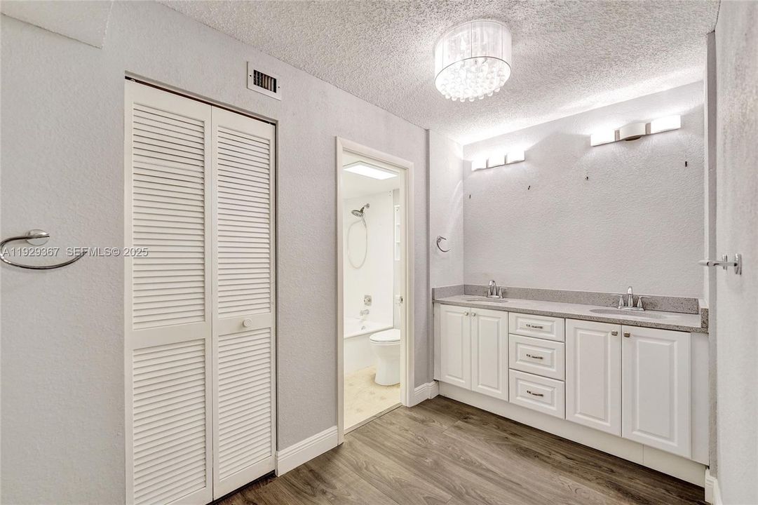 For Sale: $339,900 (2 beds, 2 baths, 1383 Square Feet)