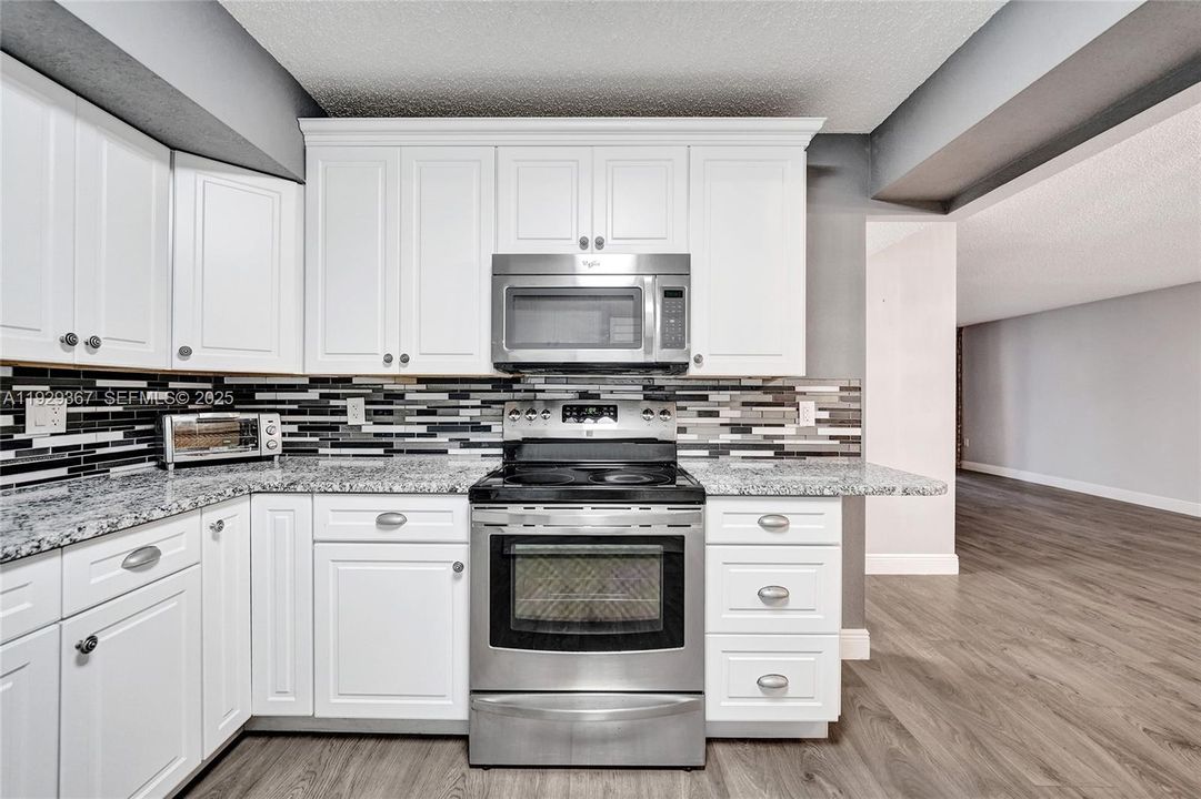 For Sale: $339,900 (2 beds, 2 baths, 1383 Square Feet)