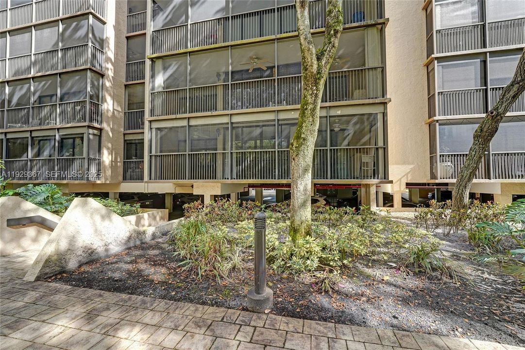 For Sale: $339,900 (2 beds, 2 baths, 1383 Square Feet)