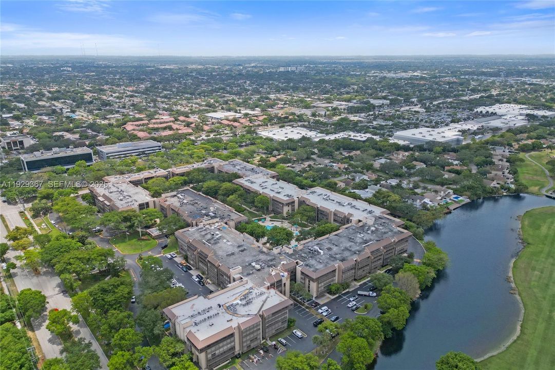 For Sale: $339,900 (2 beds, 2 baths, 1383 Square Feet)